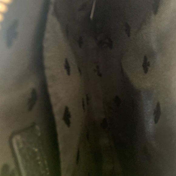 KATE SPADE LEILA PEBBLED LEATHER WRISTLET - Picture 6 of 12